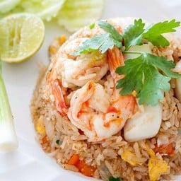 ข้าวผัดรวมมิตร
