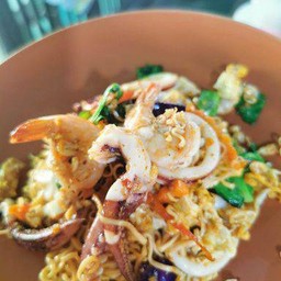 มาม่าผัดขี้เมาทะเลกุ้งหมึก
