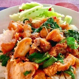 ข้าวกระเพราหมูกรอบ