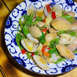 หอยลายผัดใบโหระพา