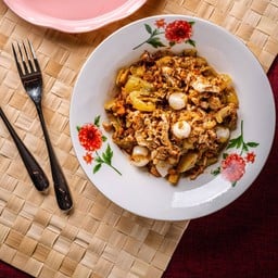 ซึงฉ่ายดองผัดไข่เป็ดกระเทียมโทน