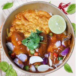 ข้าวยำปลากระป๋อง ไข่เจียว รสชาติเข้มข้น เข้ากันมาก