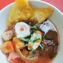 แหว๋วก๋วยเตี๊ยวหมูต้มยำ(บางบัว)