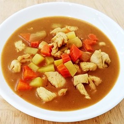 แกงกระหรี่ญี่ปุ่นอกไก่ เป็นกับ