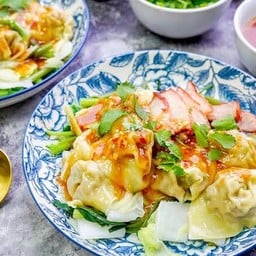 เกี๊ยวหมู หมูย่างราดซอสสุกี้