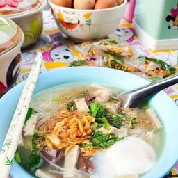 ก๋วยจั๊บณวญ ใส่ทุกอย่าง พิเศษเส้น