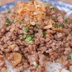 หมูสับทอดกระเทียม-ราดข้าว