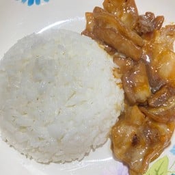 ข้าวหมูสามชั้นผัดน้ำมันหอย (ไม่ใส่ชูรส)