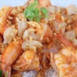 กุ้งทอดกระเทียม-ราดข้าว