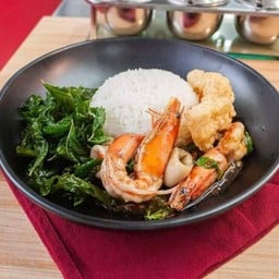 ข้าวราดกระเพราทะเล