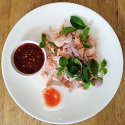 แซลมอนรมควันน้ำตก เป็นกับ