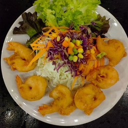 สลัดกุ้งทอด (กุ้ง5ตัว)