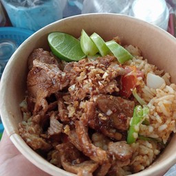 ข้าวผัดไข่+หมูกระเทียม