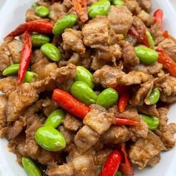 หมูผัดกะปิสะตอ