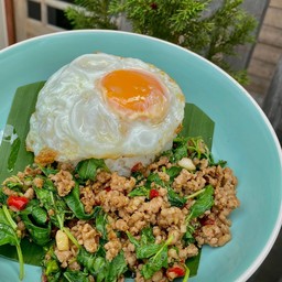 ข้าวกะเพราหมูสับ ไข่ดาว