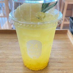 สัปปะรดโซดา