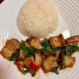 ข้าวกะเพราหมูกรอบ