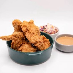 เซตไก่ทอด 4 ชิ้น (มันฝรั่งทอด, ซอส 2 แบบ)  น่อง 1 สะโพก 1 ปีก 2