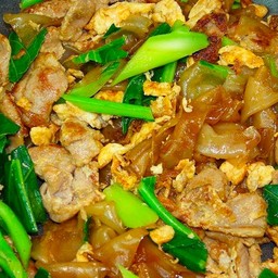 ผัดซีอิ้วเนื้อ เส้นใหญ่