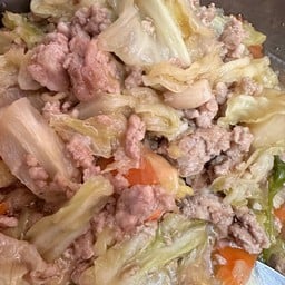 หมูสับผัดกะหล่ำปลี