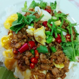 ข้าวหมูสับไข่เยิ้มพริกขี้หมู