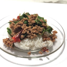 ดึกแล้วหิวจัง สั่งกระเพรา