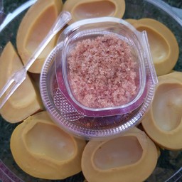 แตนยำมะม่วงน้ำปลาหวาน(ถนนคนเดินสาเกต)