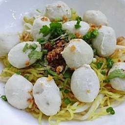 หมี่เหลืองลูกชิ้นแห้ง