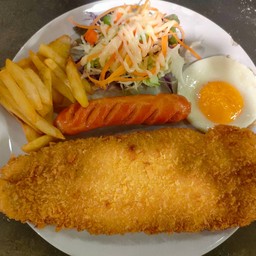 สเต็กปลาดอลลี่ทอด (ราคาไม่รวมไข่กับใส้กรอก)