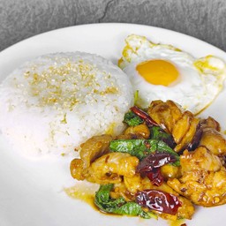 ข้าวกะเพราไก่พริกแห้ง