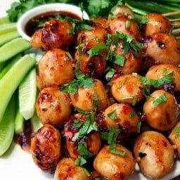 คุณใบนายบอมลูกชิ้นทอดน้ำจิ้มสูตรยืนกินบุรีรัมย์สุดปังอร่อยมากค่ะ สุขุมวิท50