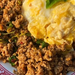 กระเพราไข่เยิ้มคุณดา