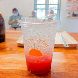 1990s STRAWBERRY SODA (สตรอว์เบอร์รีโซดา)