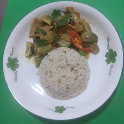 ผัดเขียวหวานหมูเจราดข้าว Vegan