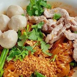 เส้นเล็กแห้งลูกชิ้น หมูสด