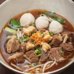 ร้านก๋วยเตี๋ยวโฮเด้ง หมูตุ๋น โฟ ต้มยำ ดมเดช