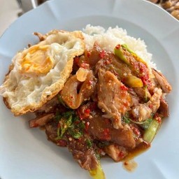 ข้าวกะเพราขาหมู