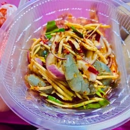 นินี ตำปูม้า (ส้มตำอิสลาม) ตลาดมณียาท่าอิฐ