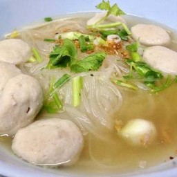 เส้นเล็กลูกชิ้นน้ำใส