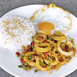ข้าวหมึกวงคั่วพริกเกลือ