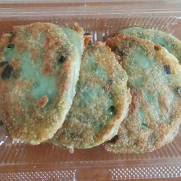 [อร่อยซ่ากับโค้ก] ผักกุยช่ายทอดแป้งกรอบลูกกลม +  โค้ก ออริจินัล (กระป๋อง)
