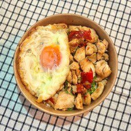 ข้าวกะเพราไก่ล้น
