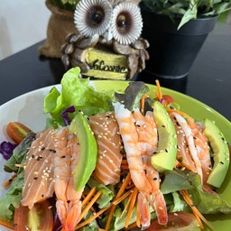 สลัด กุ้ง แซลม่อนสด อโวคาโด้