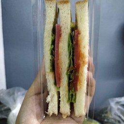 โบโลน่ามายองมะเขือเทศ