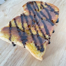 ขนมปังปิ้ง  ปังปิ้ง ผัดกะเพราหมูสับ (ครัวน้องนูเนซ)