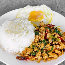 ข้าวกะเพราหมูสับพริกแห้ง
