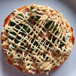 แฮมหมู ผักโขม ชีส(ถาดกลาง6ชิ้น)