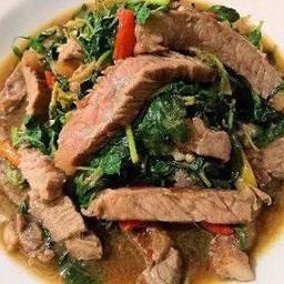 ข้าวกะเพราเนื้อสเต็ก