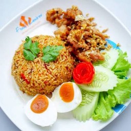 ข้าวผัดน้ำพริกเผาคลุก+หมูทอดไข่เค็ม