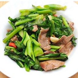 คะน้าหมูชิ้นราดข้าว